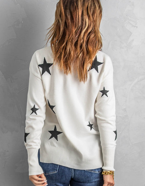Bild in Galerie-Viewer laden, Star Print Sweater
Elevate your winter wardrobe with our Star Print Turtleneck, the ideal choice for staying warm and stylish during the cold season. This turtleneck not only providesHi Tech Glam LtdStar Print Sweater
