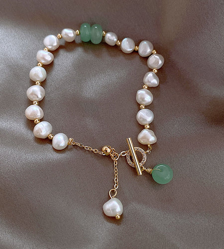 Freshwater Pearl Bracelet
Elevate Your Style with the Timeless Elegance of our Freshwater Pearl Bracelet
Indulge in the allure of nature's treasures with our Freshwater Pearl Bracelet, a symBraceletHi Tech Glam LtdFreshwater Pearl Bracelet